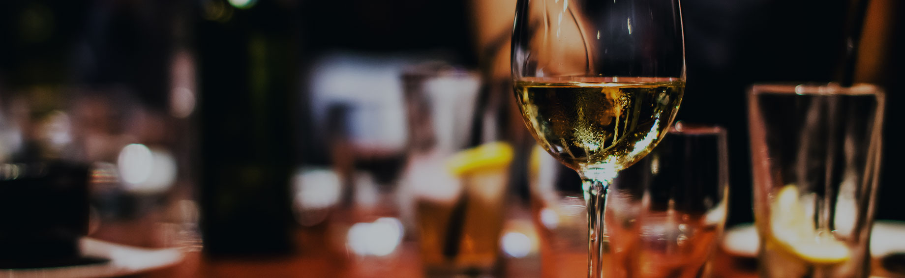 Vino bianco dell'Oltrepò in bicchiere